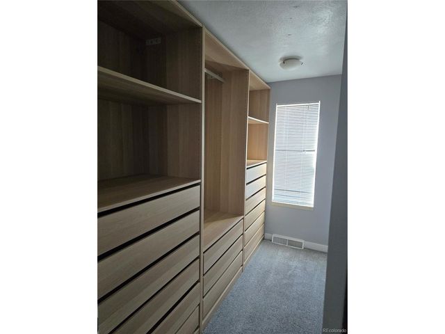 1050 S Monaco Pkwy 25, Denver, CO 80224