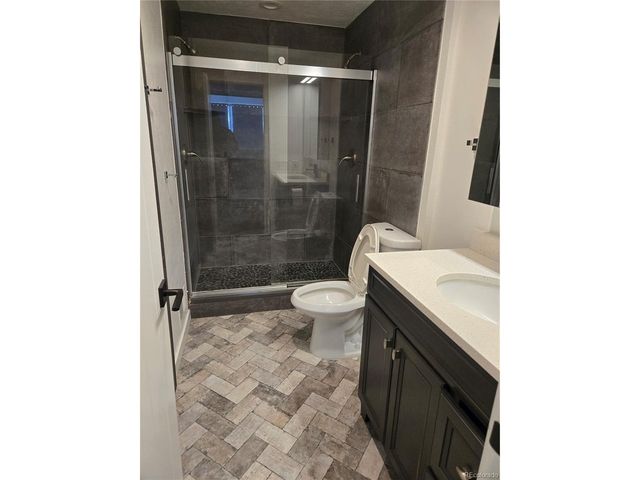 1050 S Monaco Pkwy 25, Denver, CO 80224