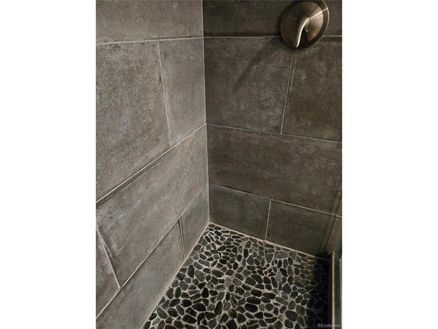 1050 S Monaco Pkwy 25, Denver, CO 80224