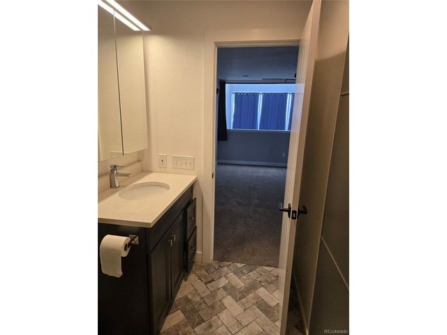 1050 S Monaco Pkwy 25, Denver, CO 80224