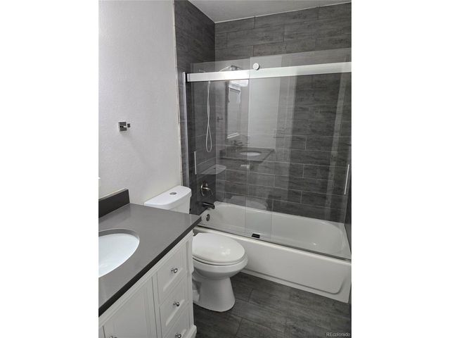 1050 S Monaco Pkwy 25, Denver, CO 80224