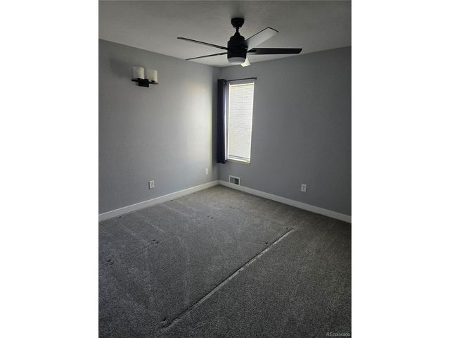 1050 S Monaco Pkwy 25, Denver, CO 80224