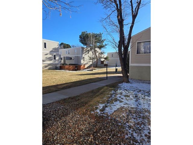 1050 S Monaco Pkwy 25, Denver, CO 80224