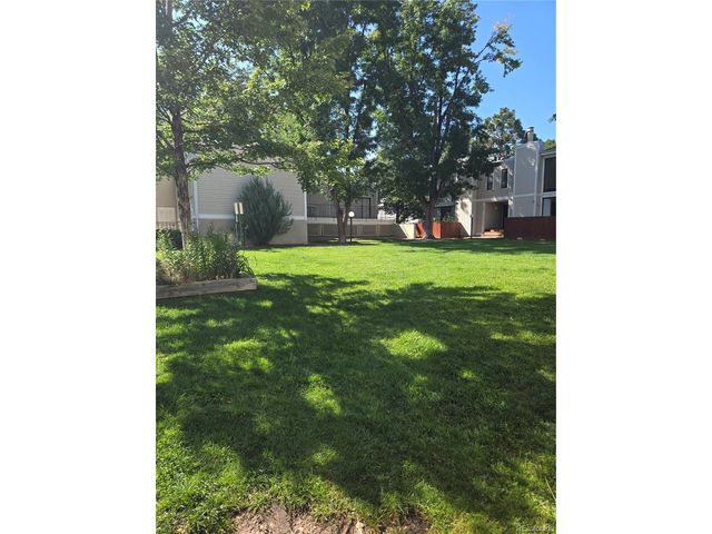 1050 S Monaco Pkwy 25, Denver, CO 80224