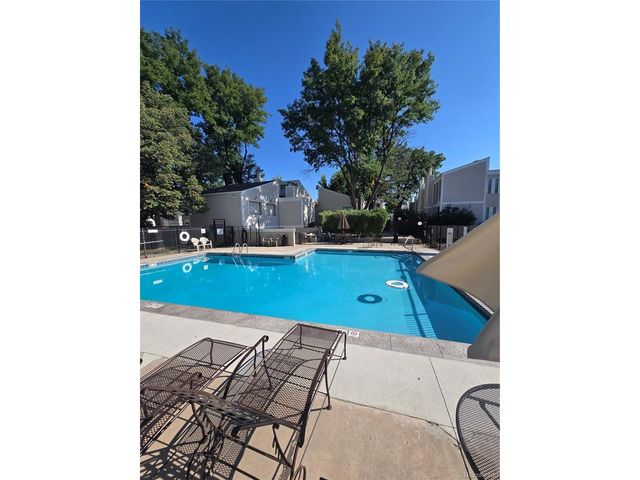 1050 S Monaco Pkwy 25, Denver, CO 80224