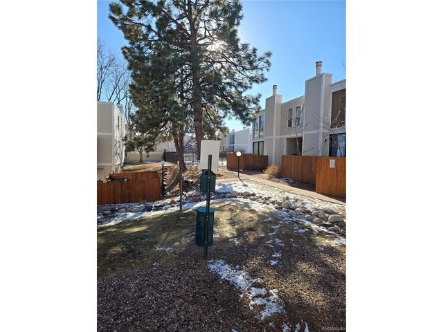 1050 S Monaco Pkwy 25, Denver, CO 80224