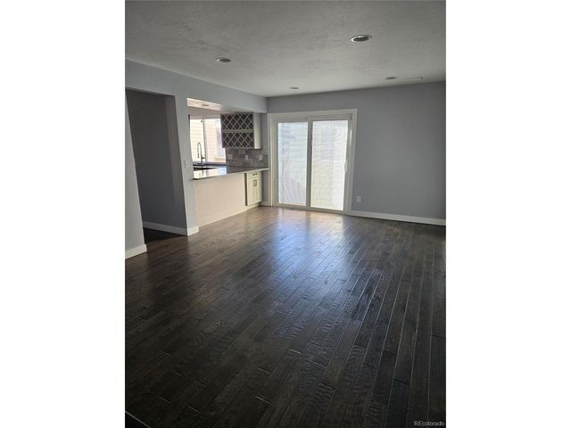 1050 S Monaco Pkwy 25, Denver, CO 80224