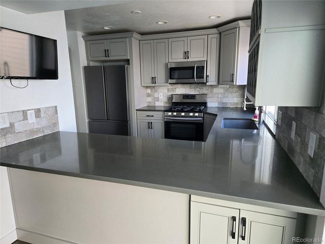 1050 S Monaco Pkwy 25, Denver, CO 80224