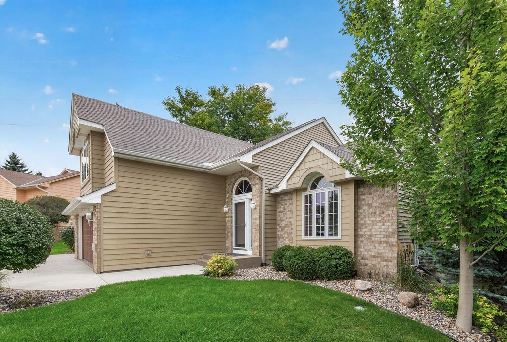 6585 Promontory Drive, Eden Prairie, MN 55346 — photo 4