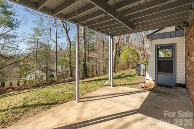 3113 Primrose Drive, Hendersonville, NC 28792