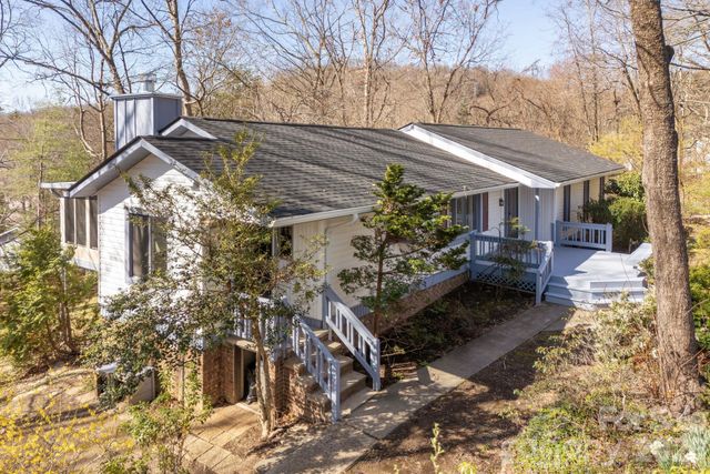 3113 Primrose Drive, Hendersonville, NC 28792