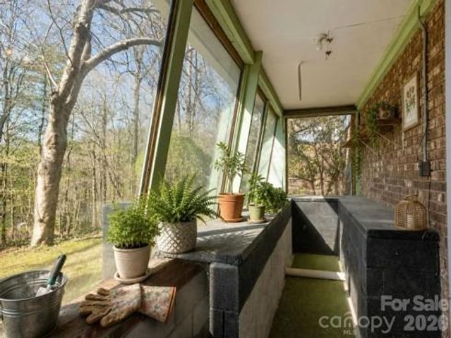 3113 Primrose Drive, Hendersonville, NC 28792