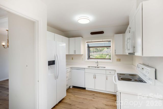 3113 Primrose Drive, Hendersonville, NC 28792