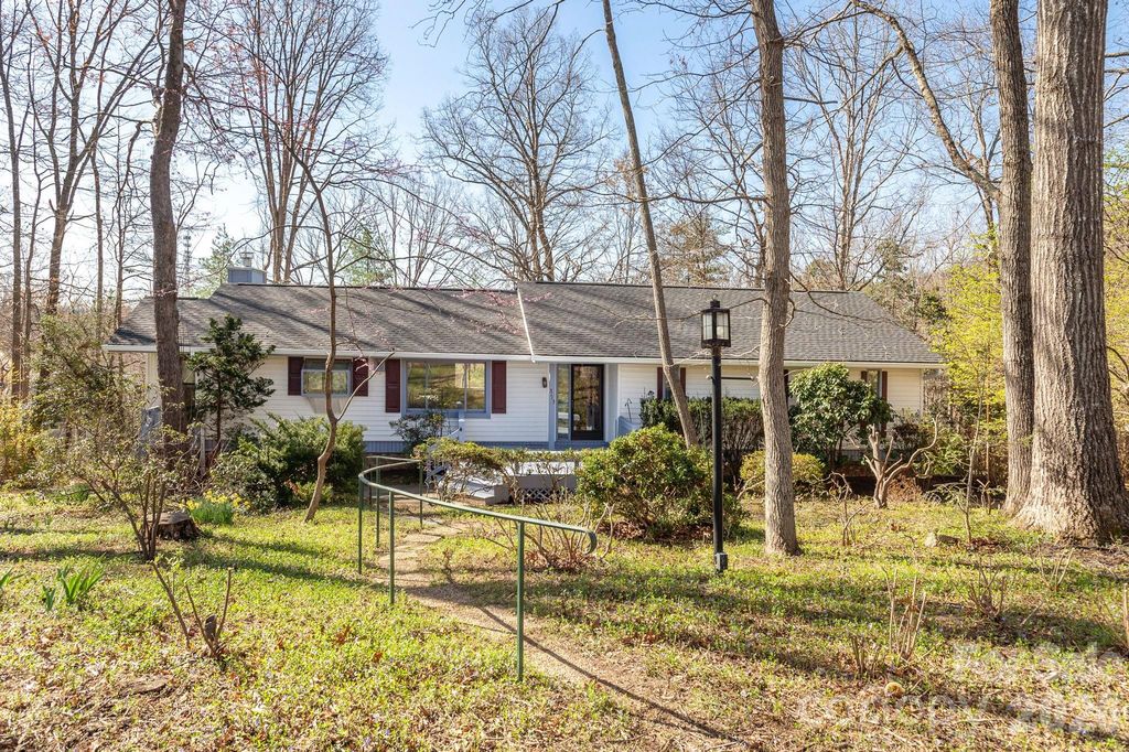 3113 Primrose Drive, Hendersonville, NC 28792