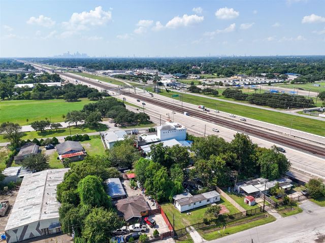 11110 E Hardy Road, Houston, TX 77093