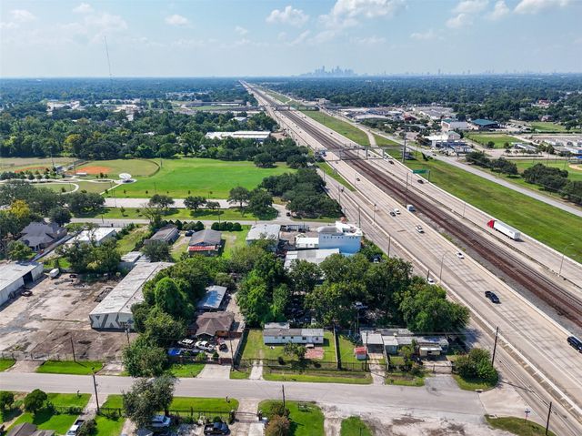 11110 E Hardy Road, Houston, TX 77093