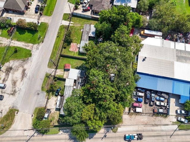 11110 E Hardy Road, Houston, TX 77093