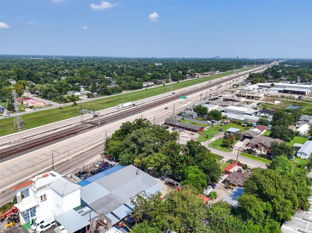 11110 E Hardy Road, Houston, TX 77093
