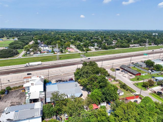 11110 E Hardy Road, Houston, TX 77093