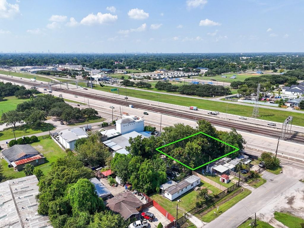 11110 E Hardy Road, Houston, TX 77093
