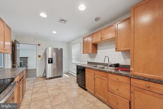 17 GLOUCESTER DR, Downingtown, PA 19335