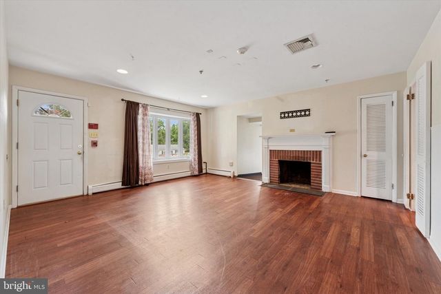 17 GLOUCESTER DR, Downingtown, PA 19335