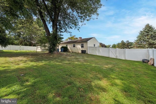 17 GLOUCESTER DR, Downingtown, PA 19335
