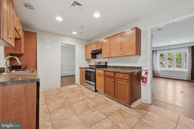 17 GLOUCESTER DR, Downingtown, PA 19335