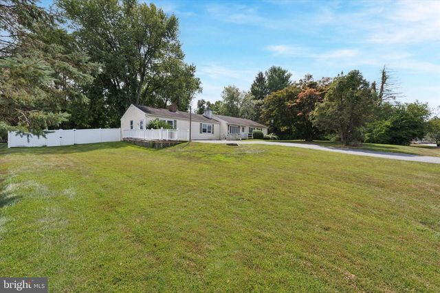 17 GLOUCESTER DR, Downingtown, PA 19335