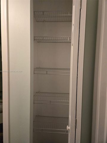 2431 SW 82nd Ave 305, Davie, FL 33324