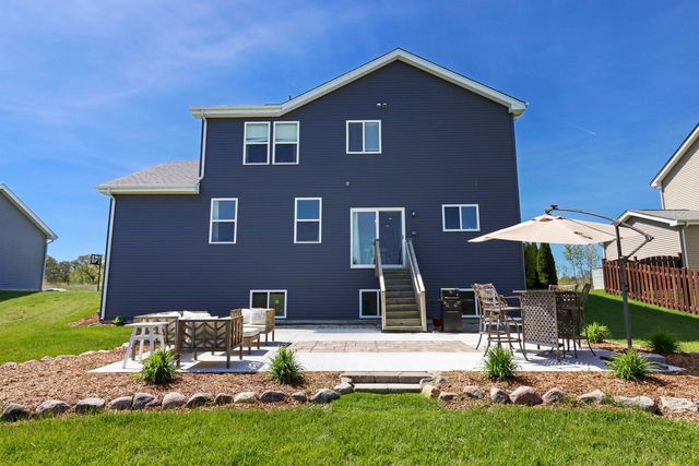 260 E Parkland Drive, Island Lake, IL 60042