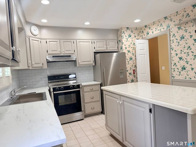 16 Dogwood Drive, New Milford, CT 06776