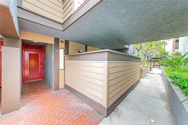 421 S Van Ness, Los Angeles, CA 90020