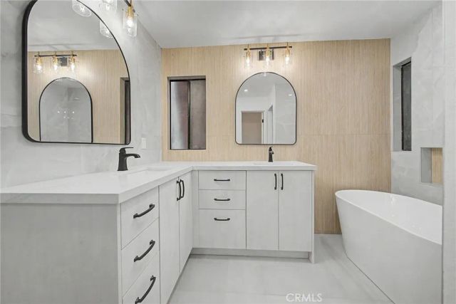421 S Van Ness, Los Angeles, CA 90020