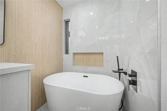 421 S Van Ness, Los Angeles, CA 90020