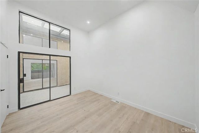 421 S Van Ness, Los Angeles, CA 90020