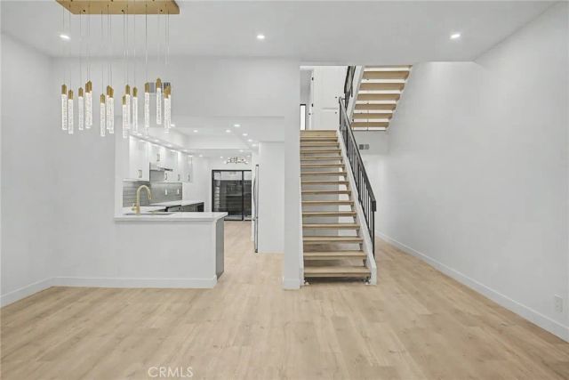 421 S Van Ness, Los Angeles, CA 90020
