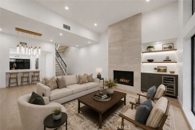 421 S Van Ness, Los Angeles, CA 90020