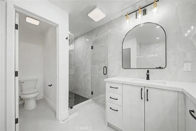 421 S Van Ness, Los Angeles, CA 90020