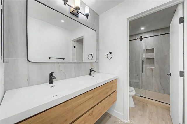 421 S Van Ness, Los Angeles, CA 90020