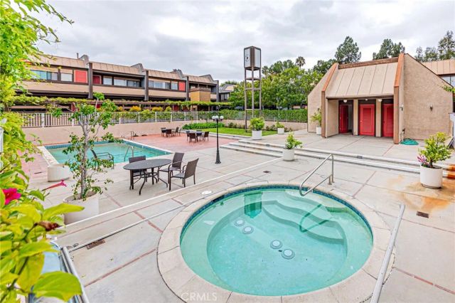 421 S Van Ness, Los Angeles, CA 90020