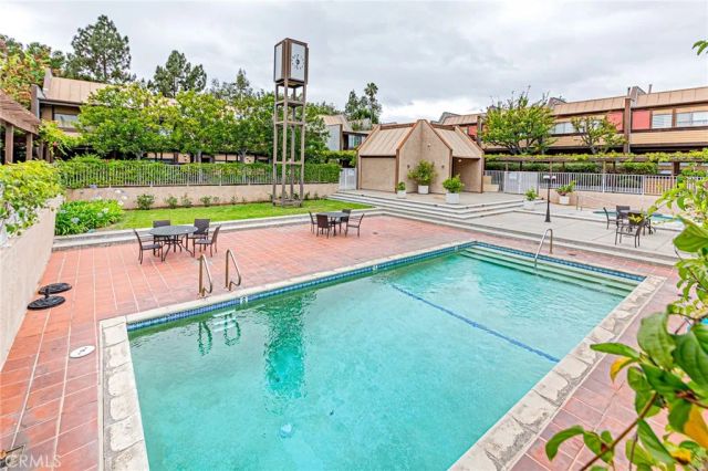 421 S Van Ness, Los Angeles, CA 90020