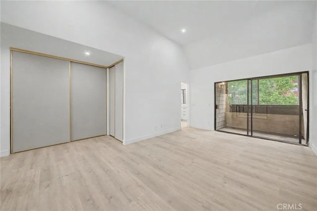 421 S Van Ness, Los Angeles, CA 90020