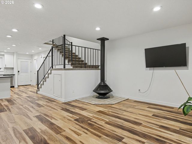 445 N HAYDEN BAY Dr, Portland, OR 97217