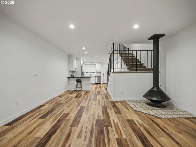 445 N HAYDEN BAY Dr, Portland, OR 97217