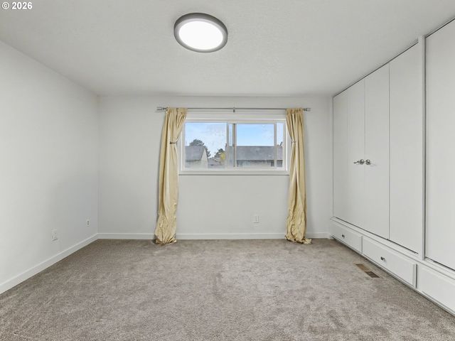 445 N HAYDEN BAY Dr, Portland, OR 97217