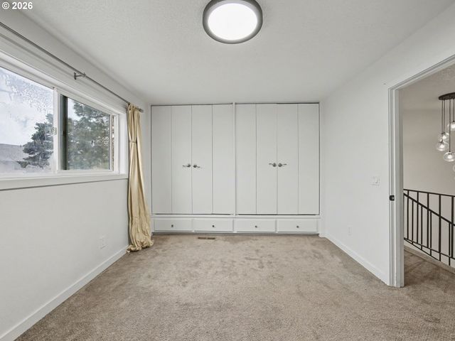 445 N HAYDEN BAY Dr, Portland, OR 97217