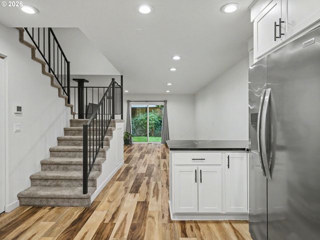 445 N HAYDEN BAY Dr, Portland, OR 97217