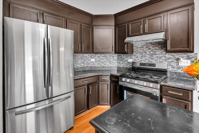 1 Stratford Court, South Elgin, IL 60177
