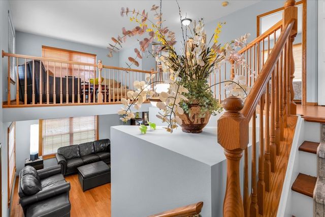1 Stratford Court, South Elgin, IL 60177